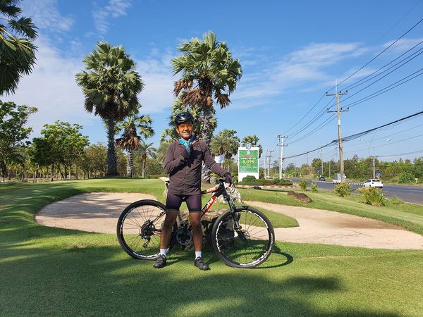 สนามกอล์ฟ กบินทร์บุรี สปอร์ตคลับ Kbsc 1 person bicycle and grass-5