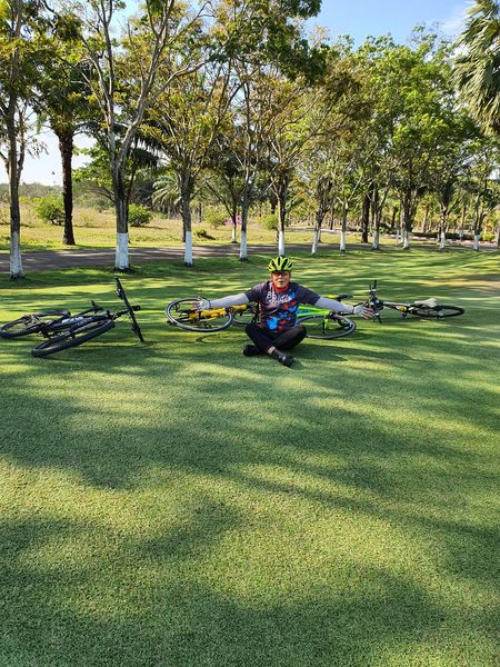 สนามกอล์ฟ กบินทร์บุรี สปอร์ตคลับ Kbsc 1 person bicycle and grass