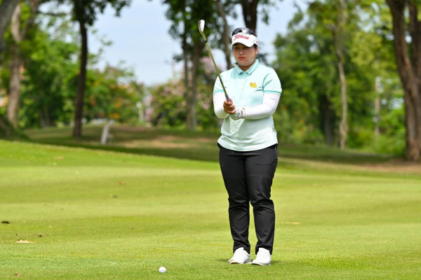 Watermill Golf Club amp Resort nbsp 1 คน กำลังตีกอล์ฟ สนามกอล์ฟ และ ข้อความ