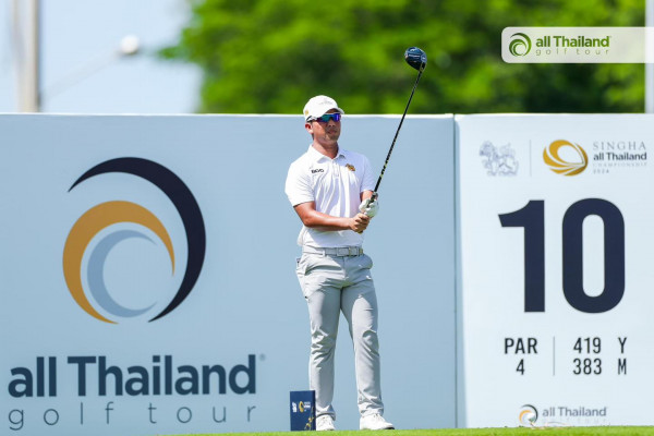Watermill Golf Club amp Resort nbsp 1 คน กำลังตีกอล์ฟ สนามกอล์ฟ และ ข้อความพูดว่า all Thailand golftour g 0 tour C o BOG SINGHA all Thailand all Thailand golf olftour tour 101A 10 PAR 419Y Y 419 4 383 M all Thailand เหลืออีก 3 รายการ