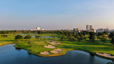 Panya Indra Golf Club  ชวนสัมผัสบรรยากาศในสนามกอล์ฟในกรุงเทพฯ ลิ้มรสอาหารนานาชาติกับห้องอาหารที่โอบล้อมไปด้วยภูมิทัศน์ของสนาม ชิลล์เอาต์สุดพิเศษเฉพาะตัว สุขสบายริมน้ำกับสมาชิกอย่างเพลิดเพลิน เต็มเปี่ยมไปด้วยสิ่งอำนวยความสะดวกและพื้นที่รองรับอีกมากมาย