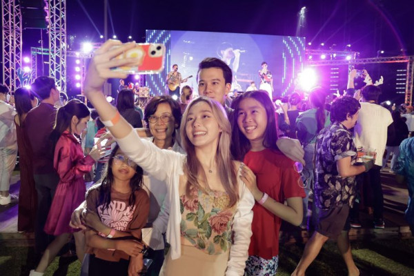 The Royal Bangkok Sports Club 8 people people standing and MONG