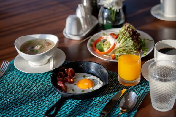 Nikanti Golf Club Nakhon Pathom food and indoor-4