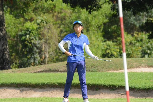 Lotus Valley Golf Resort 1 คน กำลังตีกอล์ฟ กำลังยืน และ กลางแจ้ง