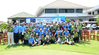 โชคดี ร่ำรวย ตรุษจีนนี้ The Royal golf and Country Club ได้มอบผลไม้มงคล ขนมเเละน้ำดื่ม ให้กับนักกอล์ฟที่มาออกรอบในวันนี้ค่ะ