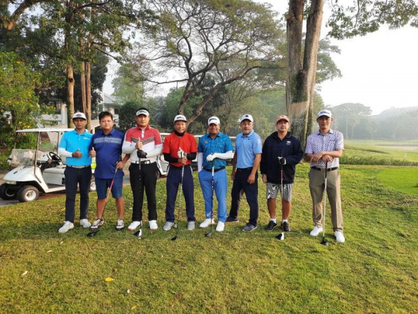 Legacy Golf Club 8 people people standing and grass