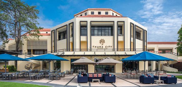 Thana City Country Club 1 person and outdoors