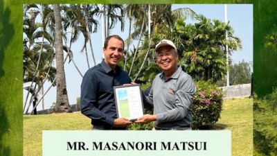 Congratulations to Mr. Masanori Matsui, our member who recently made a hole-in-one on hole # 16  Our General Manager - Mr. Jack Hedges was delighted to present him with a certificate of recognition for his achievemen