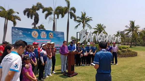 Bangpakong Riverside Country Club 10 คน ผู้คนกำลังยืน และ กลางแจ้ง