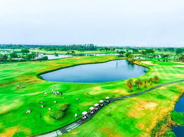 Bangpakong Riverside Country Club golf golf cart and golf course
