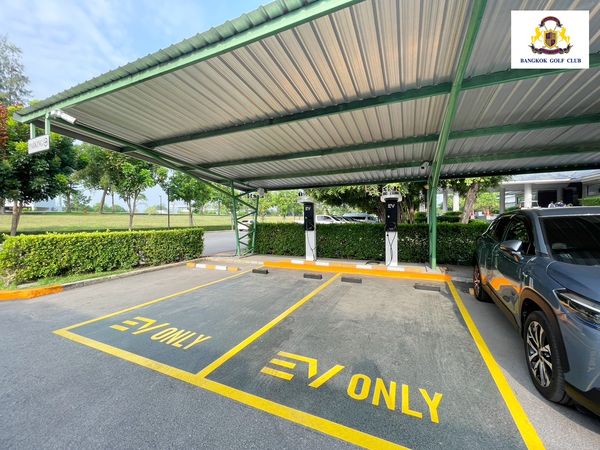 Bangkok Golf Club car road and text