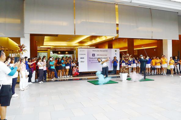 Lotus Valley Golf Resort 16 people crowd and text
