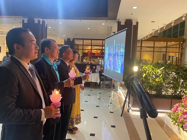 The Royal Bangkok Sports Club 2 people lighting and television