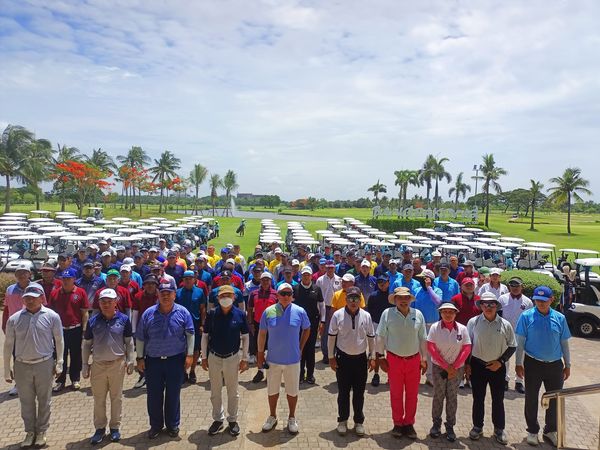 Bangpakong Riverside Country Club golf golf cart and golf course