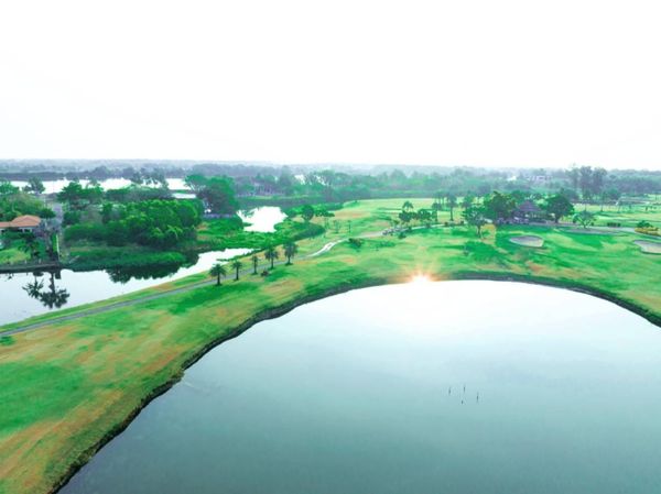 Bangpakong Riverside Country Club golf golf cart and golf course-4