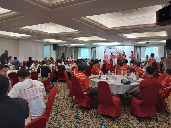 Bangpakong Riverside Country Club 6 people