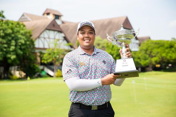 The Vintage Club 1 person golfing golf course and WINNER