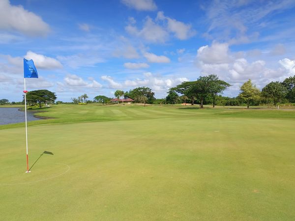Bangpakong Riverside Country Club golf golf cart and golf course-4