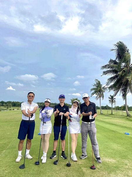 Bangpakong Riverside Country Club 5 people people golfing and golf course