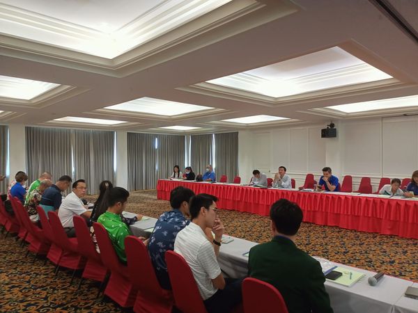 Bangpakong Riverside Country Club 14 people and text