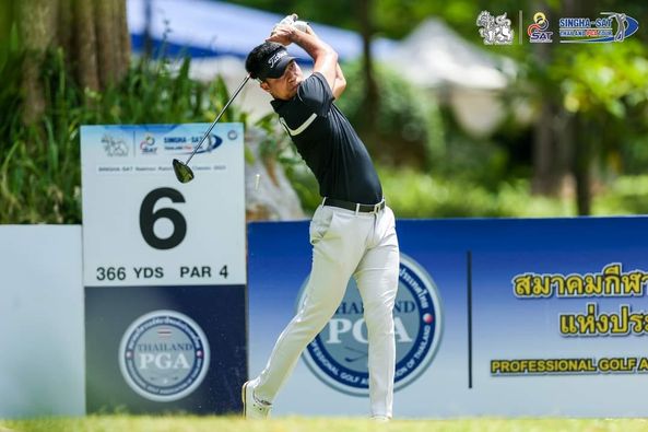 Bangpakong Riverside Country Club 1 person golfing and SINGHA SAT SAT THAILAND DPG 6 H 366 YDS PAR PGA PO สมาคมกีฬ สมาค กีฬ แห่ง ปร COLP PROFESSIONAL GOLF