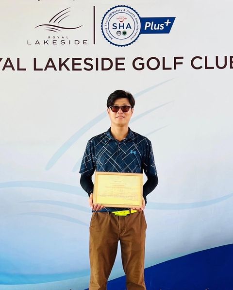 Royal Lakeside Golf Club 1 person golfing golf course and Heoich SHA ROYA LAKESIDE Plus AL LAKESIDE GOLF CLU