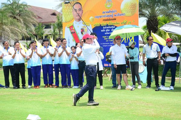 Bangpakong Riverside Country Club 11 people people golfing golf course and text