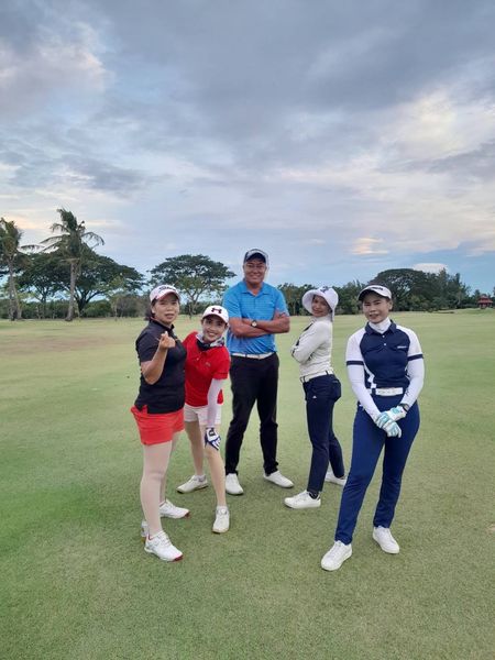 Bangpakong Riverside Country Club 5 people people golfing and golf course