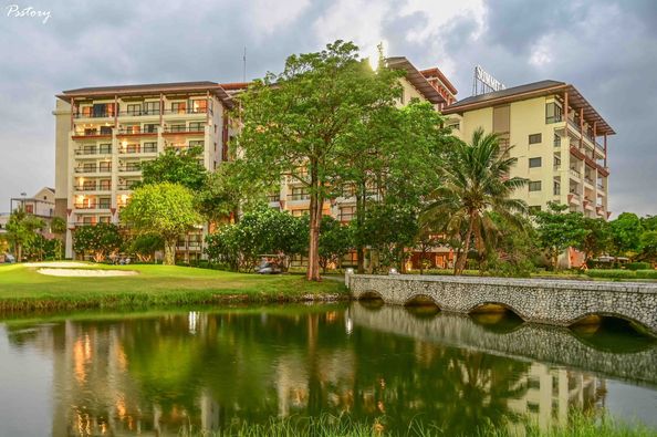Summit Windmill Golf Club amp Residence lake and golf course