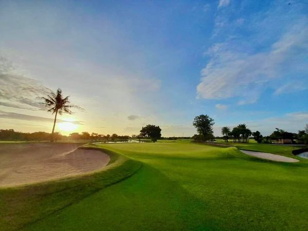 Bangpakong Riverside Country Club golf twilight and golf course
