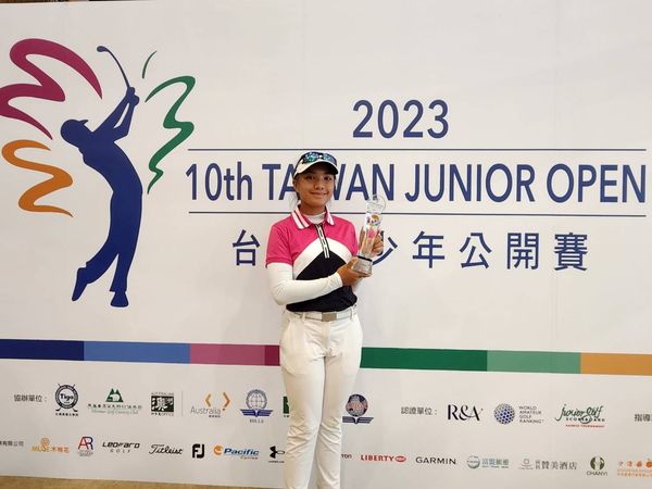 Krungthep Kreetha 1 person golfing and text