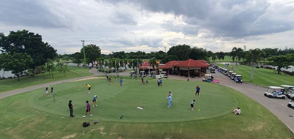 Green Valley Country Club Bangkok สนามกอล์ฟกรีนวัลเล่ คันทรีคลับ บางนา 5 people people golfing golf cart and golf course