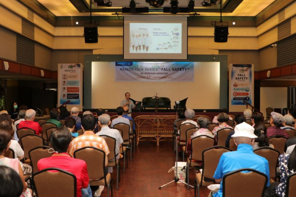 The Royal Bangkok Sports Club 5 people people studying dais and text