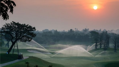 Early mornings on the golf course are pure magic.