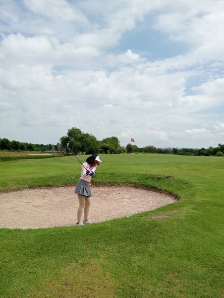 สนามกอล์ฟ 331 Golf Club 1 person golfing grass and golf course