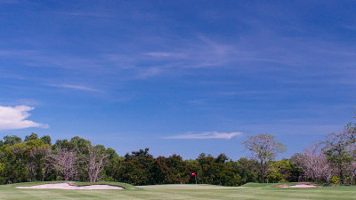 A mint condition, 15th Hole, a short par 4, challenge with the wind