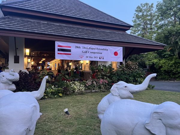 Chiangmai Highlands Golf and Spa Resort 2 people elephant and 28th Thai Japan Friendship Golf Competition THAILAND 28 M May 2