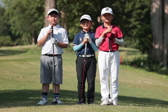 Alpinegolfresort Chiangmai 3 people people golfing golf course and text