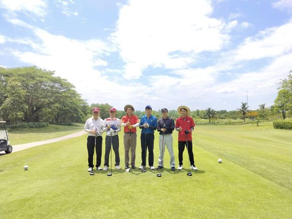 สนามกอล์ฟหริภุญชัย กอล์ฟคลับ 6 people people golfing golf cart and golf course