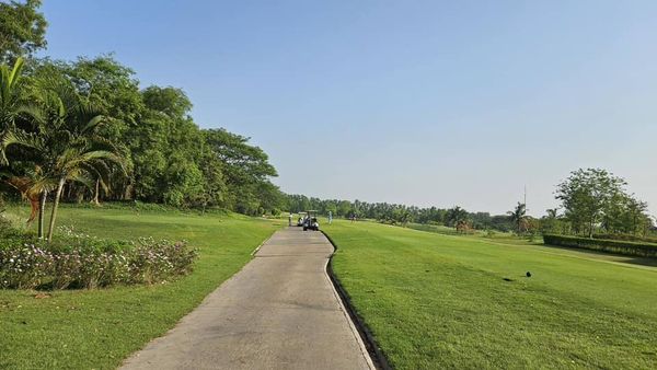 สนามกอล์ฟหริภุญชัย กอล์ฟคลับ golf golf cart horizon golf course road tree and grass