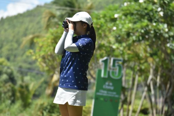 Alpinegolfresort Chiangmai 1 person golfing and golf course-4