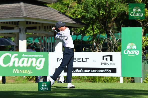 Alpinegolfresort Chiangmai 2 people people golfing golf course and text