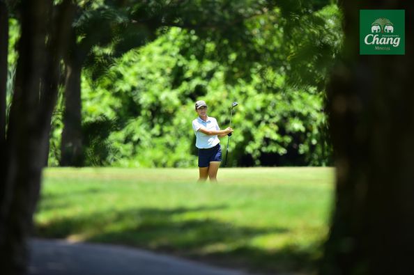 Alpinegolfresort Chiangmai 1 person goose grass and text