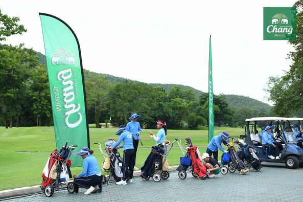 Alpinegolfresort Chiangmai 6 people people golfing golf cart golf course and text