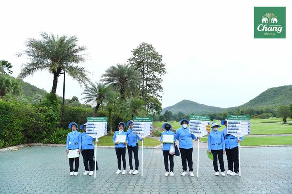 Alpinegolfresort Chiangmai 8 people people golfing and text