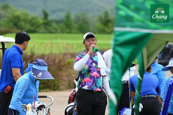Alpinegolfresort Chiangmai 5 people people golfing golf course and text