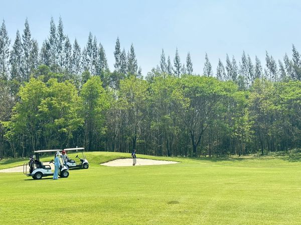 สนามกอล์ฟหริภุญชัย กอล์ฟคลับ 2 people people golfing golf cart and golf course-4