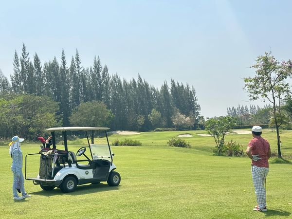 สนามกอล์ฟหริภุญชัย กอล์ฟคลับ 2 people people golfing golf cart and golf course