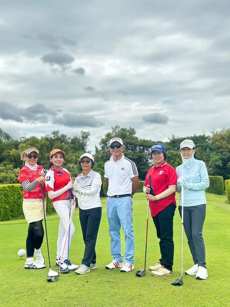 สนามกอล์ฟหริภุญชัย กอล์ฟคลับ 6 people people golfing and golf course