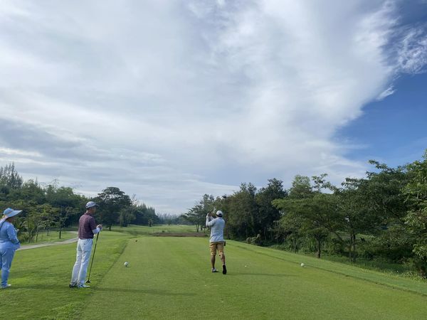 สนามกอล์ฟหริภุญชัย กอล์ฟคลับ 3 people people golfing and golf course